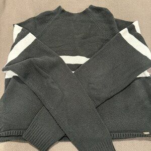 Hollister MockNeck Cropped Sweater in L